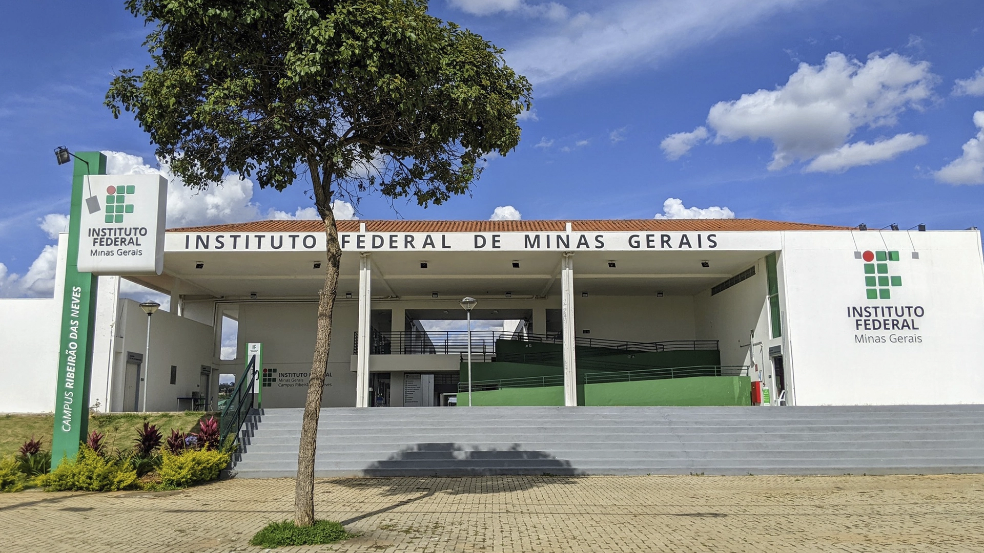 Fachada do campus IFMG Ribeirão das Neves